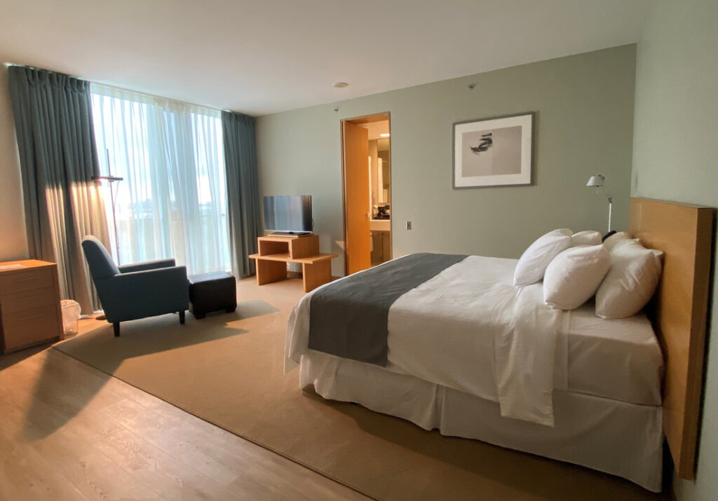 hotel room 